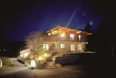 Image de Magnifique chalet Ă usage unique avec une vue magnifique et un lit de pin