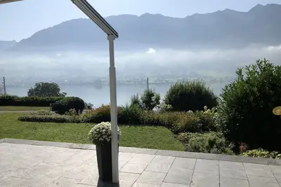 Image de spacieuse villa avec grand jardin au-dessus du lac de Sarner