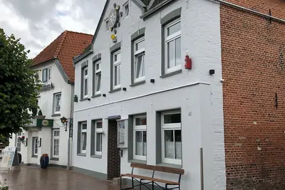 Image de Overgroot, Hooksiel, au \"Vieux-Port\", central, moderne