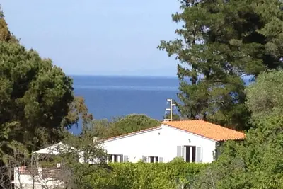 Image de Maison de vacances spacieuse avec vue sur la mer et jardin près de la plage sur l'île d'Elbe