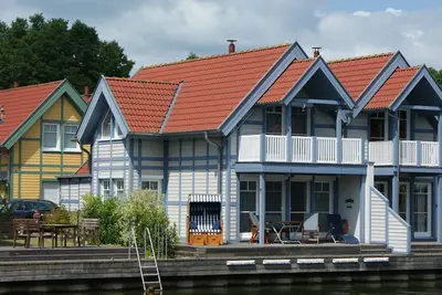 Image de Maison de vacances avec sa propre roulotte dans le village portuaire de Rheinsberg