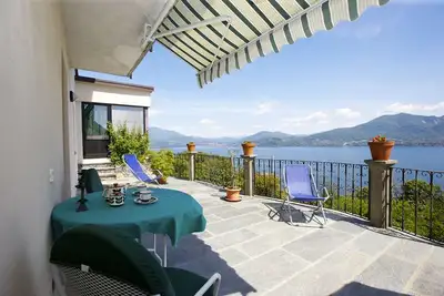 Image de Très bel appartement de 2 ½ pièces avec terrasse et vue fantastique sur le lac