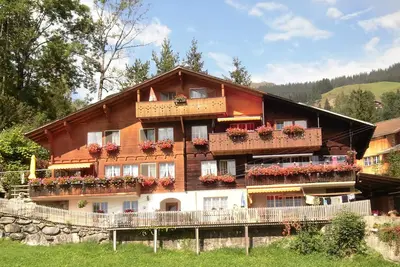 Appartement avec balcon et vue imprenable sur les montagnes et les glaciers