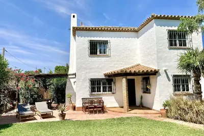 Image de Maison indépendante près de la plage avec grand jardin