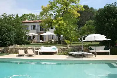 Image de Silence, espace, grande piscine, proche Valbonne. Campagne sur la Côte d'Azur