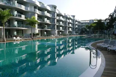 Image de Soleil pur et confort dans un appartement de luxe moderne et onirique dans le sud de Ténérife