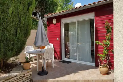 Image de T2 calme, climatisé avec terrasse et parking, proche de Lamalou les bains.
