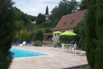 Image de Maison St Medard Typique Du Lot Avec Piscine ENTIÈREMENT PRIVÉE