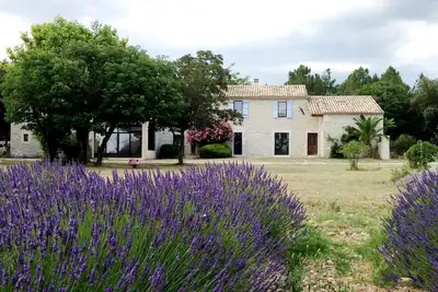 Image de Gîte dans Mas provençal