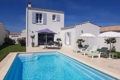 Image de Villa Recente Avec Piscine Chauffee Et Jardin Au Calme
