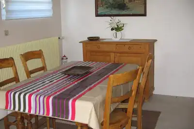 Image de Beau Gîte, dans maison, petit village calme, nature, forêt à proximité.