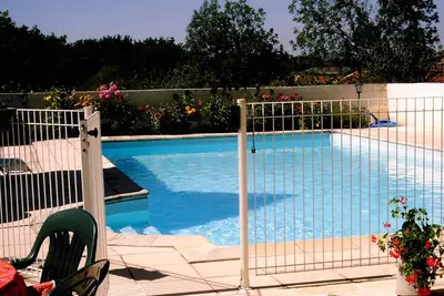 Image de maison ancienne rénovée de 140m2 avec parc et piscine privee