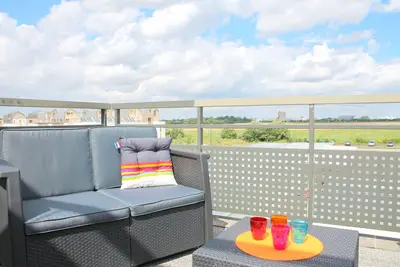 Image de Disney2 ~ Appartement/Terrasse vue imprenable sur le parc Disneyland!