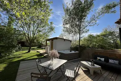 Image de Duplex standing, rénovation d'architecte, spa, piscine entre mer et Cévennes
