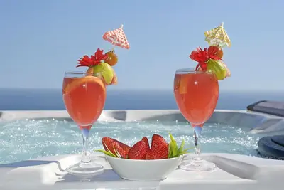 Image de Penthouse, Jacuzzi, Wifi, Bbq, vue sur la mer, à 10 min de la Mer, près du Golf,