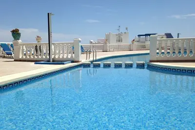 Image de Invitation en espagne dans un appartement avec piscine intérieure chauffée