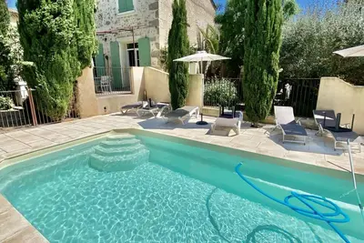 Superbe maison piscine privée dans un écrin verdoyant protégé, près de tout