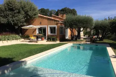 Image de Villa à Vallabrix en Uzège. Charmant petit village du Gard en plein coeur de