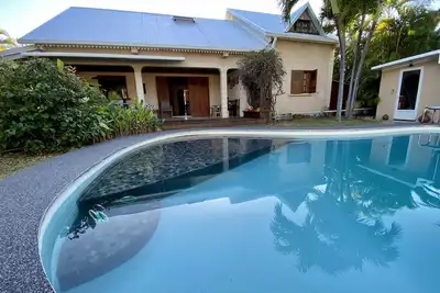 Image de Belle villa, Piscine, Jacuzzi indépendant, Hammam, Etang salé les bains.