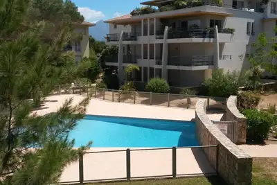 Image de Domaine M. Stella. T2 clim, piscine, 5 min  plage. Tout est accessible à pied!