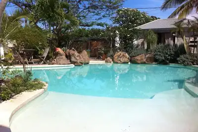 Image de Un vrai petit paradis! Bungalow de charme avec piscine de rève