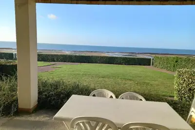 Image de Grandcamp-maisy appartement vue mer, acces direct plage, 4 piéces, 6 personnes