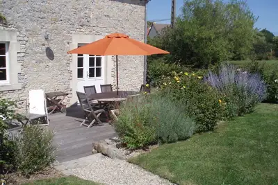 Image de Gîte en pierres proche Bayeux et sites du débarquement, verdure et calme.