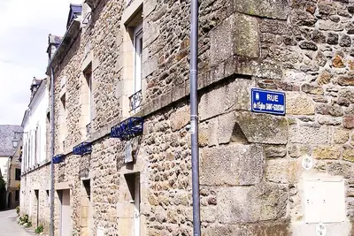 Image de Maison en pierre, avec terrasse et tout confort moderne, pour 6 personnes