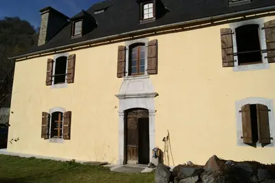 Image de gîte tout confort face montagne randonnée cyclisme, ski de fond raquettes