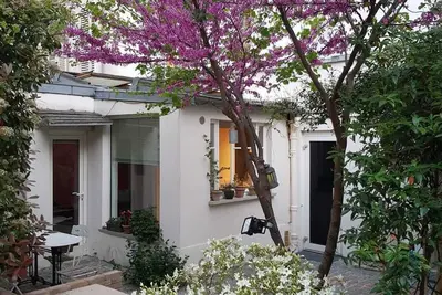 Image de Appartement design sur jardin privé au coeur des Batignolles.