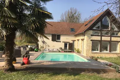 Image de piscine chauffée, belle maison de caractère, village typiquement champenois