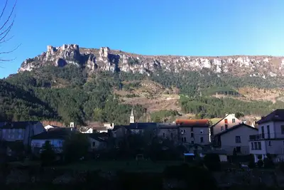 Image de Plein Centre de Florac, vue sur le Causse Méjean
