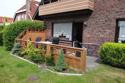 Image de Spacieux et lumineux: L'appartement du rez-de-chaussée avec salle de bains spacieuse avec une