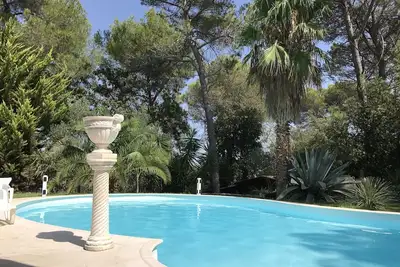 Image de Villa, Piscine et Jacuzzi ds cadre idyllique, calme, gd jardin, vue magnifique