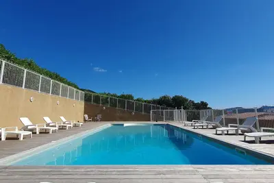 Image de A Santa:domaine de 3 villas avec piscine. Calme et confort à 6kms de la mer.