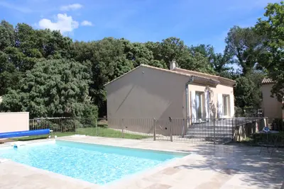 Image de Maison  récente, lumineuse  dans campagne