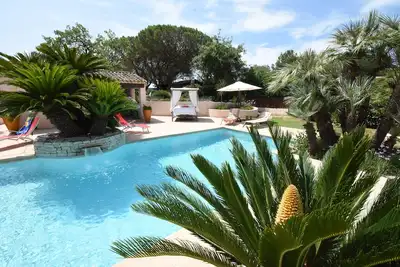 Image de Au calme, avec piscine chauffée au sel à 5 kms de la Mer