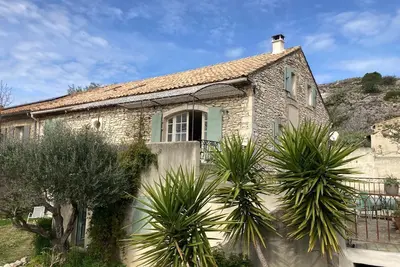 Image de Mas en pierre avec piscine entre Avignon et Orange, à Roquemaure
