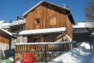 Image de Maison individuelle chaleureuse et agréable avec terrasse