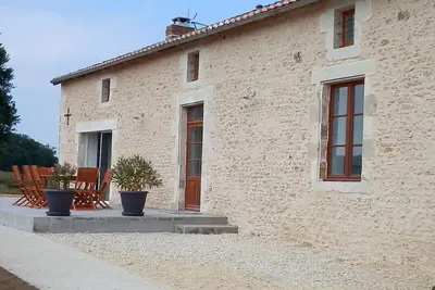 Image de Gîte indépendant spacieux pour séjour au calme-Montmorillon-Futuroscope-Piscine