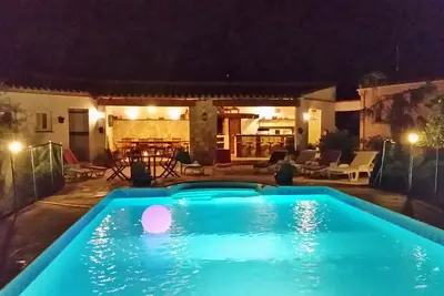 Image de Villa de type  Méditerranéen de 250 m2, avec piscine, sur un terrain de 2900m2.