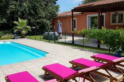 Image de Belle villa climatisée de 250m² avec piscine au calme et à 5 min de la mer