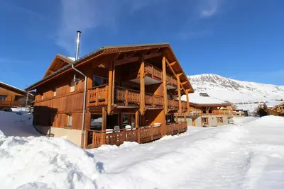 Appartement 60 m2 recent dans petit chalet a 150 m des pistes, des commerces