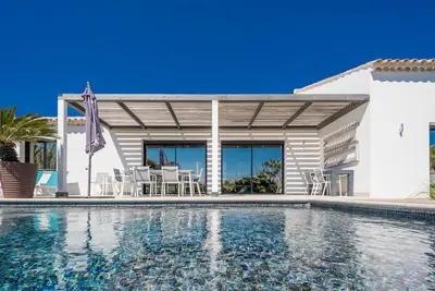 Image de Magnifique villa piscine Ă 30 m de la mer et du club 55, sur plage de Pampelonne