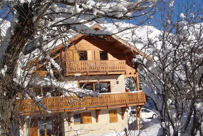 Image de Appartement dans chalet au pied des pistes avec jardin