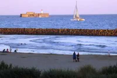 Image de Beau 54m2 standing (plage à 20m) Piscine, calme et sécurisé, espaces jeux,