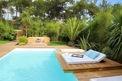 Image de Cabane Bois moderne avec piscine a 200m de la plage et marché à vélos