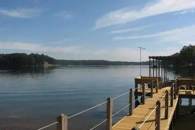 Image de Près des montagnes, Clemson Asheville, Marina et meilleur lac en Caroline