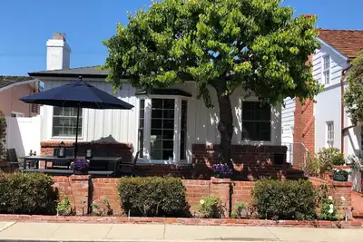 Coral Cottage - Rénové, 1938 Balboa Island Cottage avec loft supérieur.
