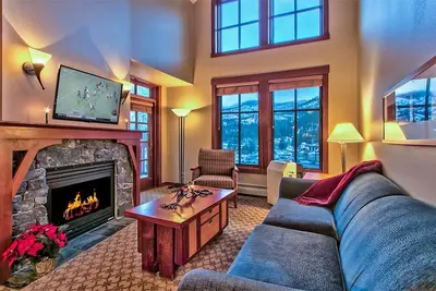 Village à Squaw Valley - 1 Br, skis aux pieds, dernier étage, vue sur la montagne